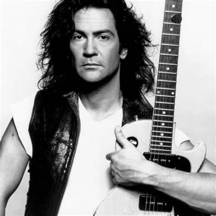 ABOUT Billy Squier