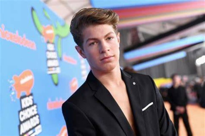 Ben Azelart Wiki, Age, Height, Girlfriend, Net Worth, Family, Parents