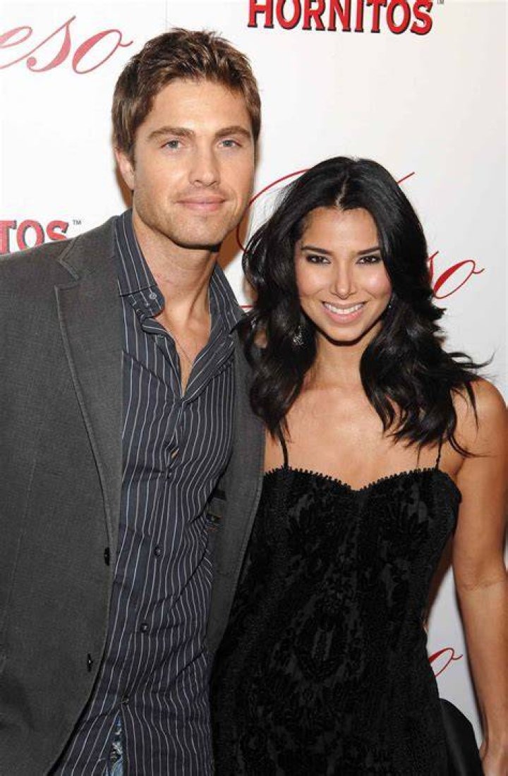Eric Winter and wife Allison Winter Stock Editorial Photo © s_bukley