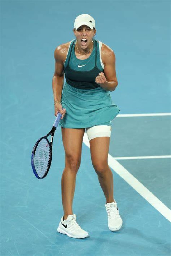 Madison Keys during changeover in talk with her coach. August 3, 2019