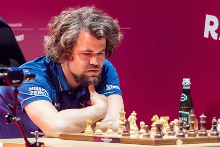 Magnus Carlsen's GIRLFRIEND brings him luck! YouTube