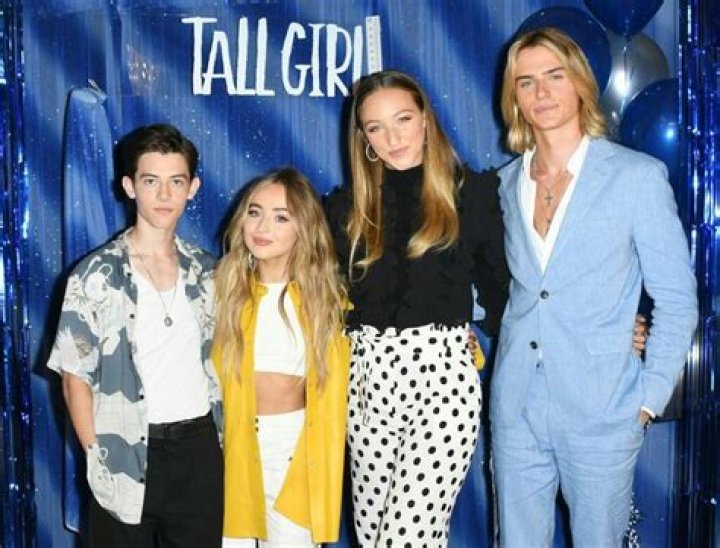sabrina carpenter and griffin gluck Sabrina carpenter style, Sabrina