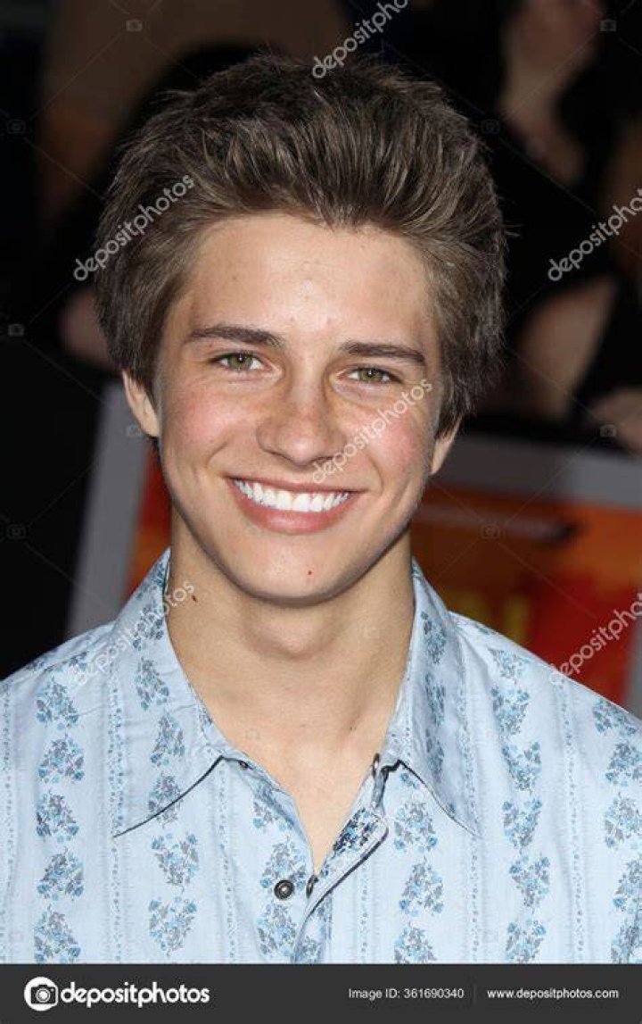 Vidéo Billy Unger Première de The Amazing Spider Man, à Los Angeles